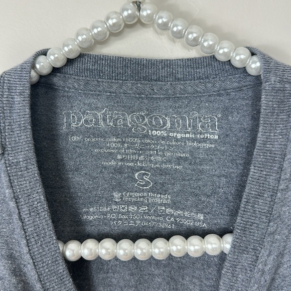 Patagonia Gray Short Sleeve T-Shirt with Leaf Print Small - Picture 3 of 4